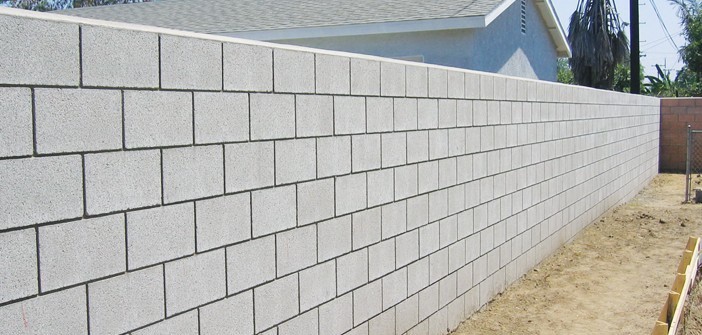Tường rào được xây bằng gạch block